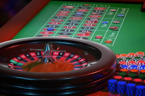 casno777 APP Myanmar ကစားသမားများ Smartphone ဖြင့် Betting ကစားနေသည်